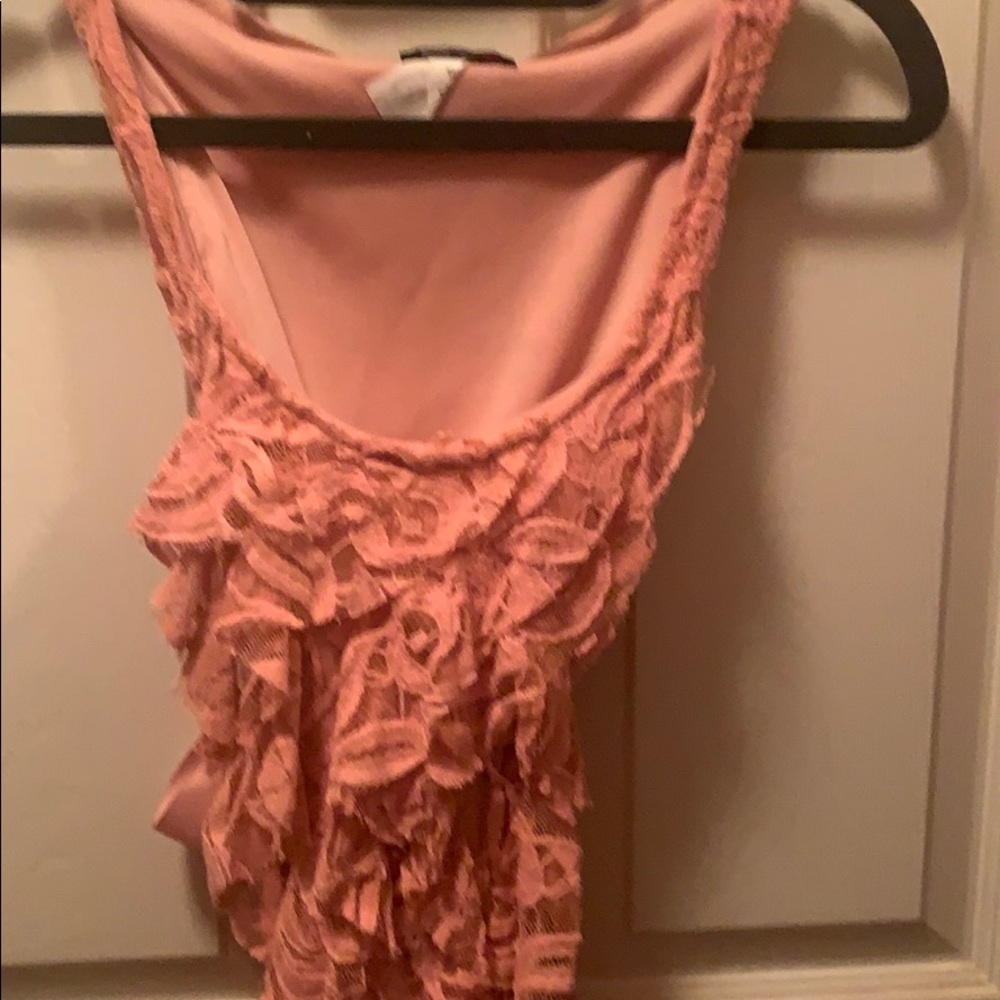 Cute top. Ties in the back.